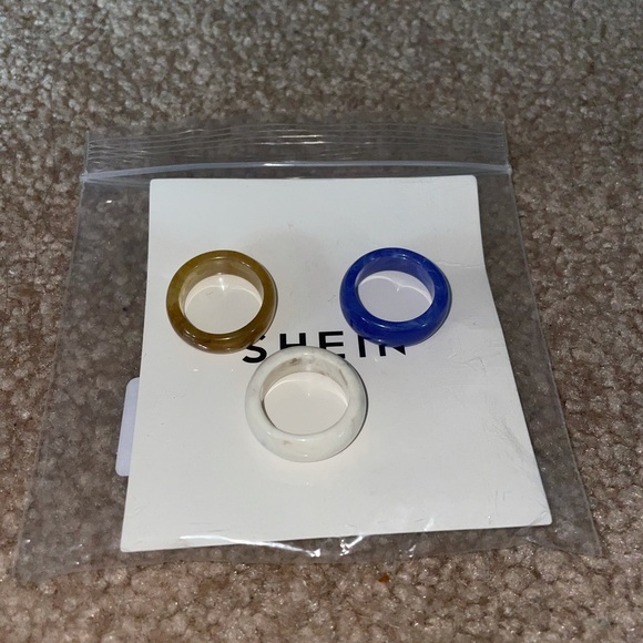 Trendy resin style rings!! - Picture 1 of 2